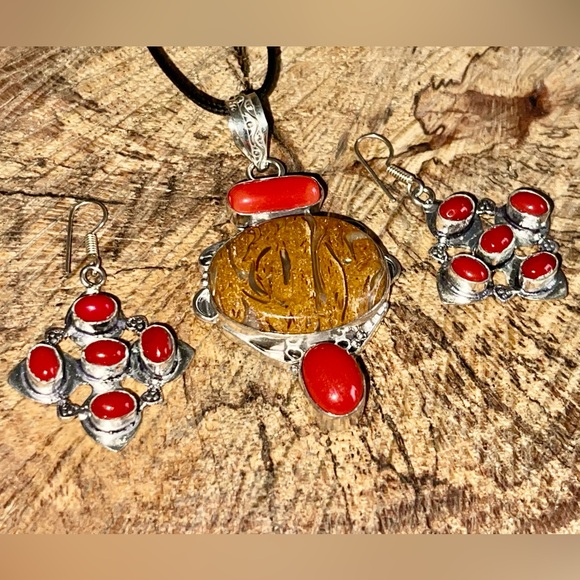 Red Coral & Mariam Calligraphy Stone Pendant & Earrings Set - Picture 4 of 10